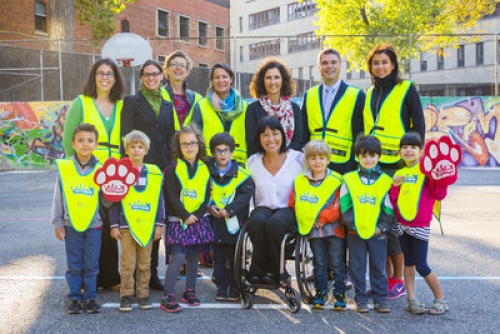 Le projet Trottibus de la Société canadienne du cancer, l'autobus qui fait marcher les écoliers, s'étend au Québec et ailleurs au pays