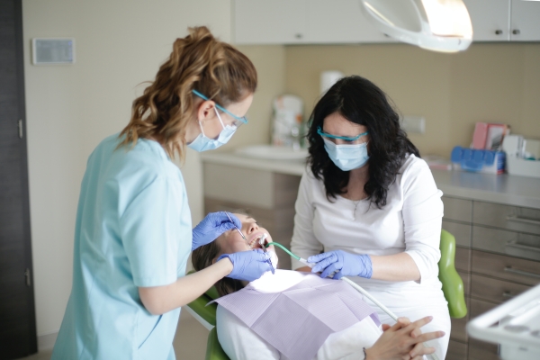 Visite à Québec du ministre de la Santé pour discuter de la nouvelle Prestation dentaire canadienne provisoire