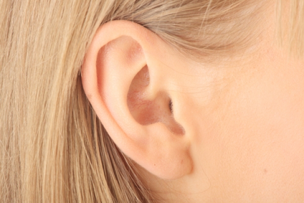 Appareils auditifs en vente libre aux États-Unis : L'OOAQ demande à Ottawa de légiférer rapidement pour les rendre accessibles