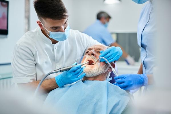 Plus de 400 000 aînés canadiens sont maintenant couverts par le Régime canadien de soins dentaires